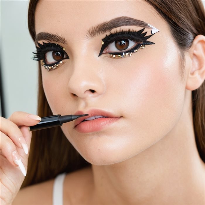 Eye-liner : Guide Complet pour un Maquillage Réussi